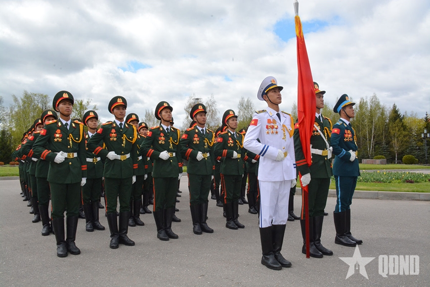 Gallery - 	រូបភាពគួរឲ្យចាប់អារម្មណ៍របស់ក្រុមបេសកកម្មនៃកងទ័ពប្រជាជនវៀតណាមដែលចូលរួមក្នុងពិធីព្យុហយាត្រាលើទីលានក្រហម